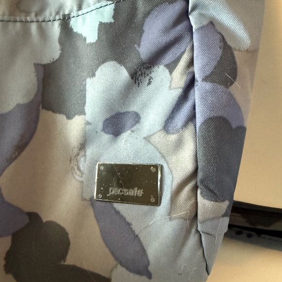NWOT Pacsafe RFID BLOCKING Blue Grey Floral Crossbody/ Shoulder Bag security - Picture 2 of 6